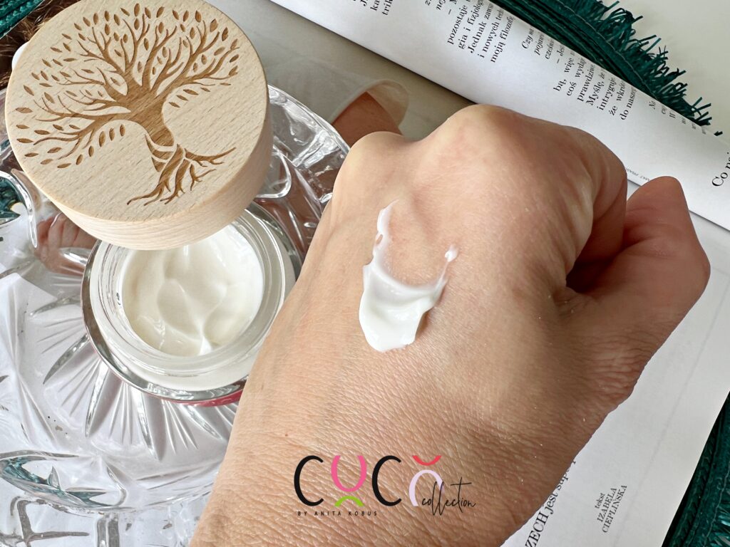 Ceramidowy krem do twarzy Slavia Cosmetics - konsystencja. COCO COLLECTION blog